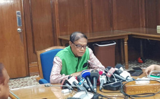তারল্য সহায়তা দিয়ে কোনো ব্যাংককে বাঁচানো হবে না: গভর্নর