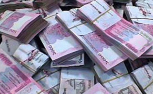 মোটা অঙ্কের টাকায় ভারতে আশ্রয় নিচ্ছেন এমপি-রাজনীতিকরা