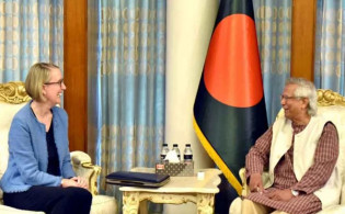 পাচারকৃত অর্থ ফেরাতে ব্রিটিশ সরকারের সহযোগিতা চেয়েছেন ড. ইউনূস