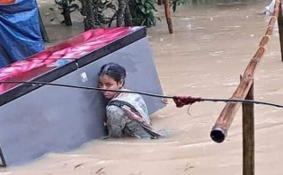 নোয়াখালীতে বন্যার পরিস্থিতি ভয়াবহ অবনতি, পানি বন্দী লাখ লাখ মানুষ
