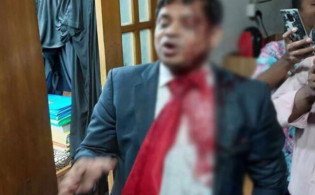 সুপ্রিম কোর্টে আইনজীবীর ছুরিকাঘাতে আরেক আইনজীবী আহত