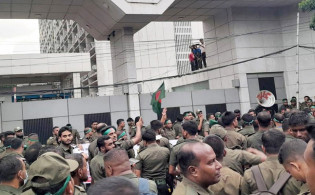 ৩৭৫ আনসার সদস্যকে কারাগারে পাঠানোর নির্দেশ