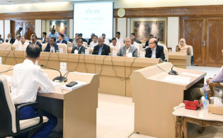 সচিবদের সঙ্গে বৈঠকে প্রধান উপদেষ্টা