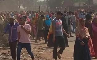 আশুলিয়ায় ৩ কারখানায় লুটপাট, ৫০ কারখানায় ছুটি ঘোষণা