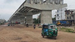 পালাল ভারতীয় ঠিকাদার, বন্ধ চারলেন প্রকল্পের কাজ