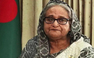 ‘টুস’ করে ফেলে দেয়া ও ‘চুবানোর’ হুমকি, শেখ হাসিনার নামে মামলা