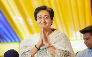 দিল্লির সবচেয়ে কমবয়সী মুখ্যমন্ত্রী হিসেবে শপথ নিলেন অতীশি