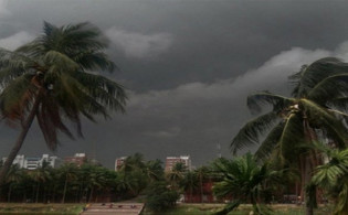 রাতে যেসব জেলায় ৬০ কিমি বেগে ঝড়ের আশঙ্কা