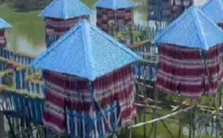 কাপড়ে ঘেরা কক্ষে অবৈধ কাজ, ৪২ শিক্ষার্থী আটক
