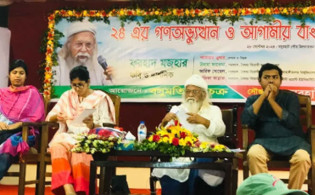 যুদ্ধবাজদের গলায় চুমু দেওয়ার কি দরকার ছিল