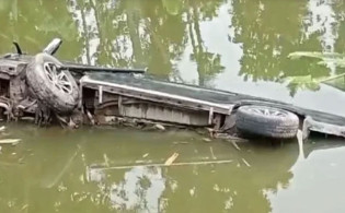 সড়কে ঝড়ল ৪ শিক্ষার্থীর প্রাণ