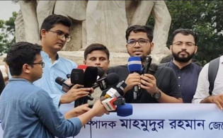 ঢাবিতে আসিফ নজরুলের পদত্যাগ দাবিতে বিক্ষোভ