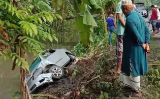 প্রাইভেটকার খালে, প্রাণ হারালেন ৮ জন
