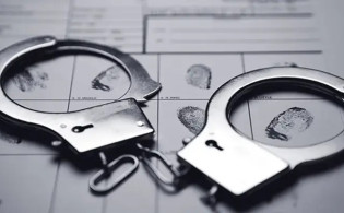 অনৈতিক কর্মকাণ্ডের অভিযোগে আওয়ামী লীগ নেত্রী আটক