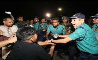 বঙ্গভবনে বিক্ষোভকারীদের ঢোকার চেষ্টা, নিরাপত্তা বাহিনীর বাধা
