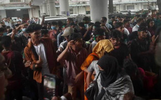 সচিবালয়ে ঢুকে পড়া অর্ধশতাধিক শিক্ষার্থী আটক