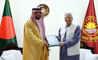 বাংলাদেশে আরও সৌদি বিনিয়োগের আহ্বান প্রধান উপদেষ্টার