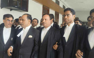 আদালত অবমাননার মামলা থেকে অব্যাহতি পেলেন সাত আইনজীবী