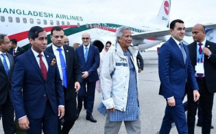 আজারবাইজানের বাকুতে পৌঁছেছেন প্রধান উপদেষ্টা