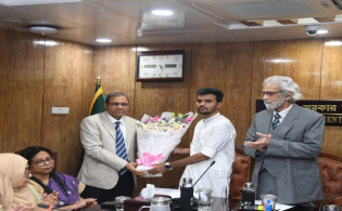 জনকল্যাণে কাজের দৃষ্টান্ত স্থাপন করে যেতে চাই: আসিফ মাহমুদ