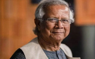 প্রথমবার সচিবালয়ে প্রধান উপদেষ্টা