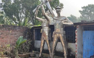 বিক্রি করা ভাস্কর্য দুইটি ফিরিয়ে নিলেন রাবি অধ্যাপক