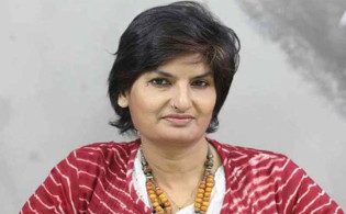 পরিবারের জিম্মায় মুন্নী সাহা
