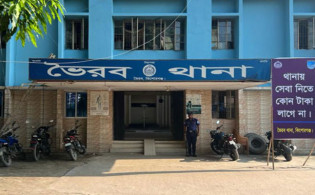 ভৈরবে সড়কে প্রাণ গেল ৫ জনের