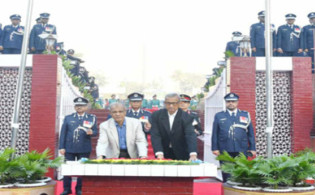 পুলিশ লাইন্স স্মৃতিসৌধে স্বরাষ্ট্র উপদেষ্টা-আইজিপির শ্রদ্ধা