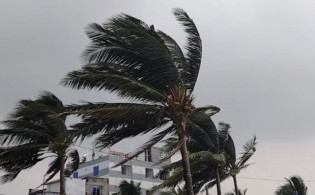নিম্নচাপের প্রভাবে উপকূলীয় এলাকায় গুঁড়ি গুঁড়ি বৃষ্টি