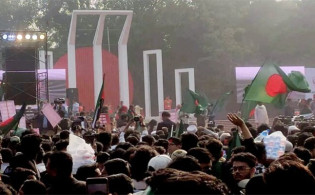 শহীদ মিনারে বিপ্লবীদের জনস্রোত, শেখ হাসিনার ফাঁসি দাবি