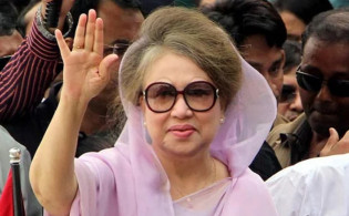 গৃহবধূ থেকে দেশের ক্ষমতার শীর্ষে: খালেদা জিয়ার চমকপ্রদ রাজনৈতিক উত্থান
