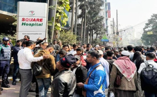 টিকা না পেয়ে সড়ক অবরোধ করে বিক্ষোভ প্রবাসীদের