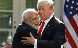 ট্রাম্পের কঠোর সিদ্ধান্তে নাগরিকত্ব হারাতে যাচ্ছেন লাখ লাখ ভারতীয়