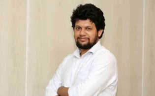 মাহফুজ আলমের পোস্টে উত্তাল রাজনৈতিক অঙ্গন