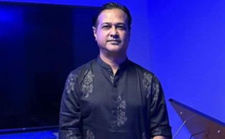 তিন বাহিনীর পোশাক ডিজাইনারকে নিয়ে আসিফের তীব্র সমালোচনা