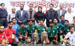 দু’নৌকায় পা দিয়ে বাফুফে অনুষ্ঠানে ‘আলো আসবেই’ গ্রুপের ভাবনা উপস্থিতি