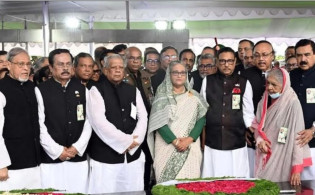 ক্ষমতার চূড়ায় ছিল, ডুবন্ত নৌকার নেতা-কর্মীরা এখন নিখোঁজ