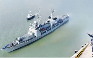পাকিস্তানের পথে বাংলাদেশের যুদ্ধজাহাজ