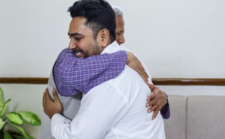 পদত্যাগের পর নাহিদের মন্ত্রণালয় পেলেন ড. ইউনূস