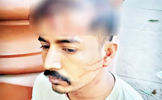 মুরগির রক্ত মেখে প্রতারণা করলেন সম্রাট আকবর