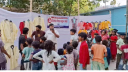 সুবিধাবঞ্চিত শিশুদের মুখে হাসি ফোটালো এক টাকার জামা