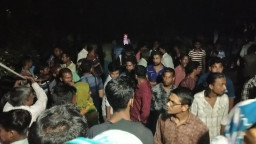 হাজার কোটি টাকা নিয়ে লাপাত্তা, অবরুদ্ধ কর্মকর্তা-কর্মচারীরা