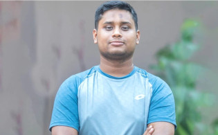 চিন্ময়ের জামিনে সরকারকে সাবধান করলেন হাসনাত