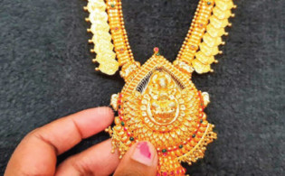 দেশের বাজারে কমল সোনার দাম