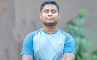 ফের হাসনাত আব্দুল্লাহর গাড়িতে হামলা