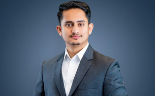 রাজনীতির ভেতরের কাহিনি ফাঁস করলেন সারজিস