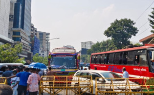 বিকল্প যেসব পথে চলছে বাস