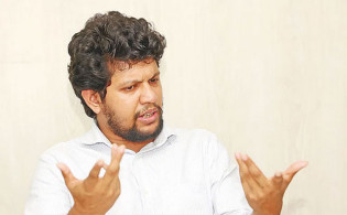 যুদ্ধাপরাধীদের সরাসরি হুঁশিয়ারি দিলেন তথ্য উপদেষ্টা