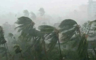 ধেয়ে আসছে ঝড়, ৪ অঞ্চলে জরুরি সতর্কতা